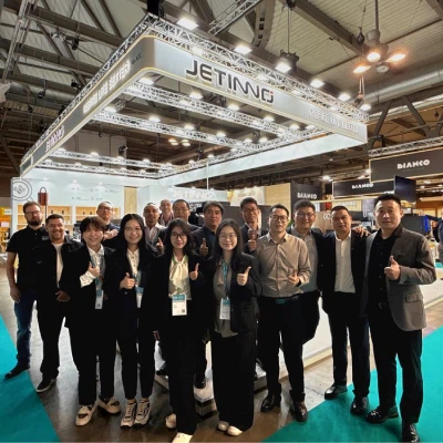 JETINNO skín á gestgjafann í Mílanó 2025